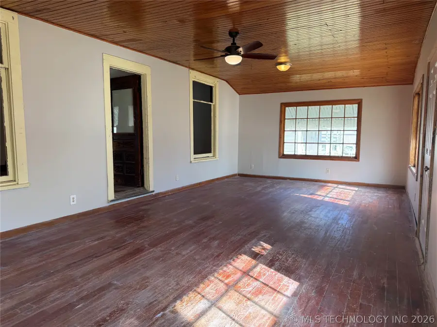 512 E 8th Street, Coffeyville, KS 67337 - #2