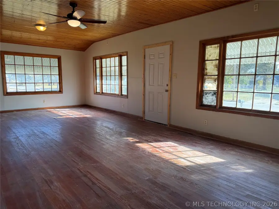 512 E 8th Street, Coffeyville, KS 67337 - #3