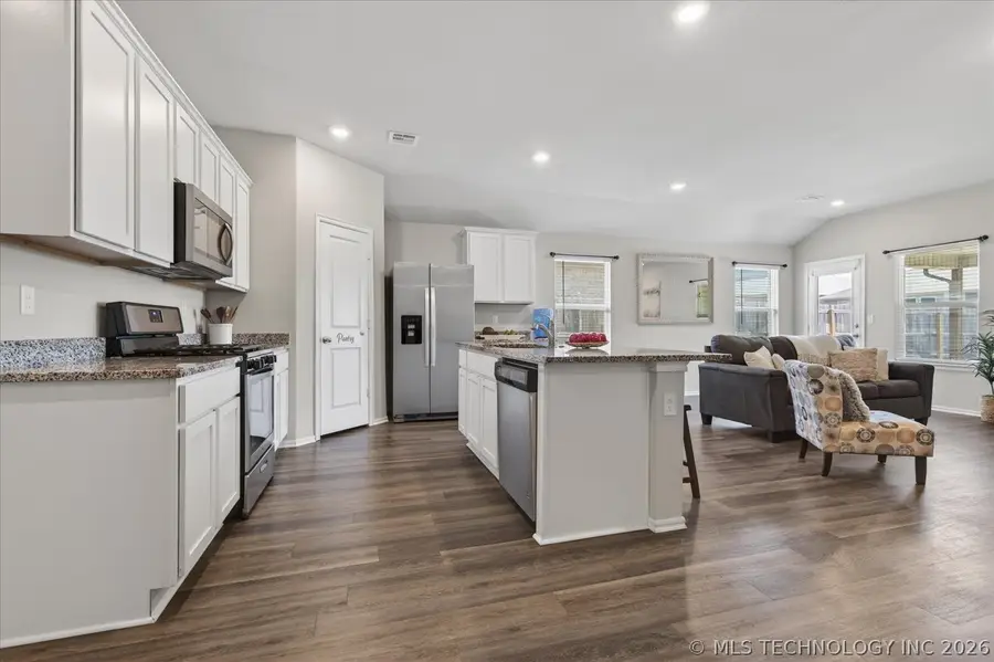 3205 Rushmore Street, Bartlesville, OK 74006 - #3