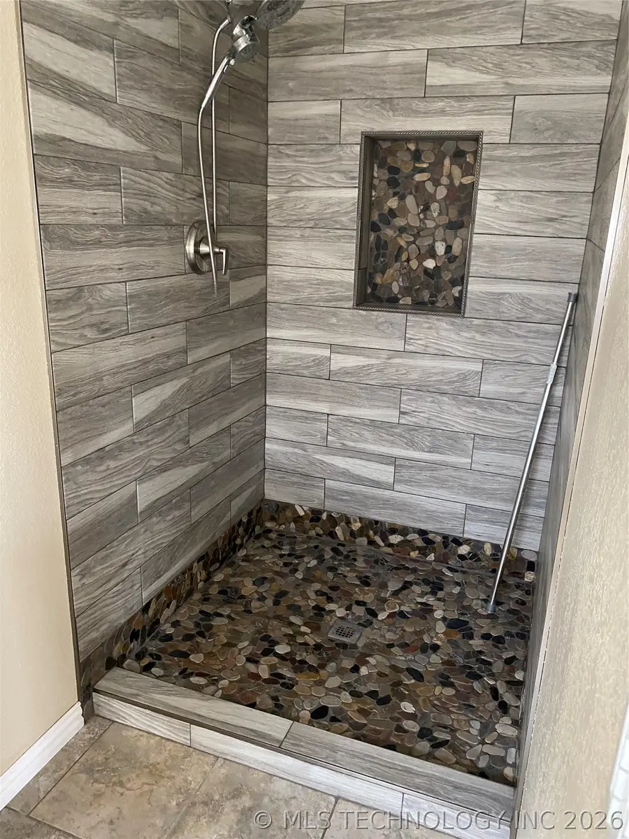 107 N Main Street, Grove, OK 74344 - #3