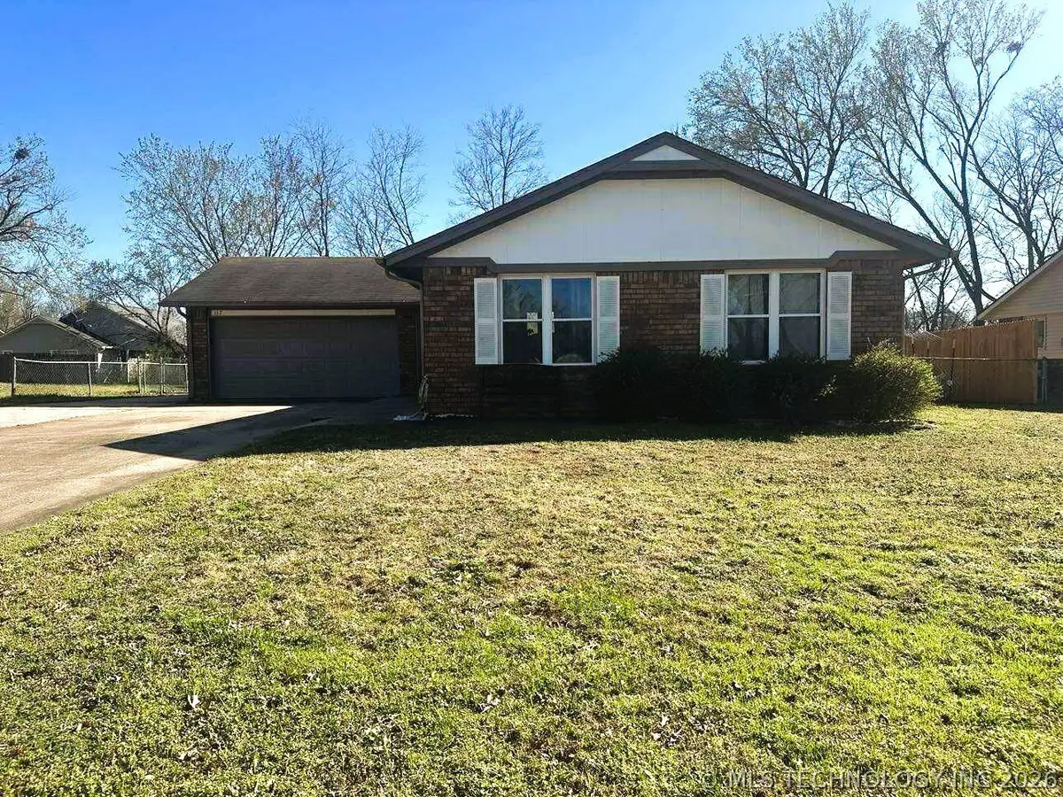 117 W 9th Place S, Claremore, OK 74017 - #1
