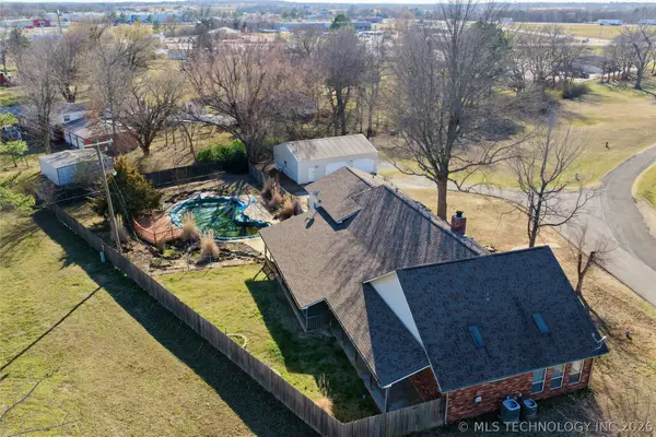 1002 W Knisley Avenue, Checotah, OK 74426