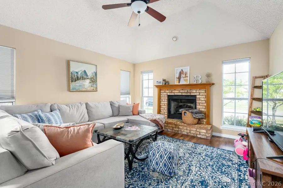 805 E Indianapolis Street, Broken Arrow, OK 74012 - #3