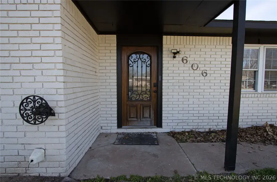 606 S Lincoln Avenue, Wagoner, OK 74467 - #3