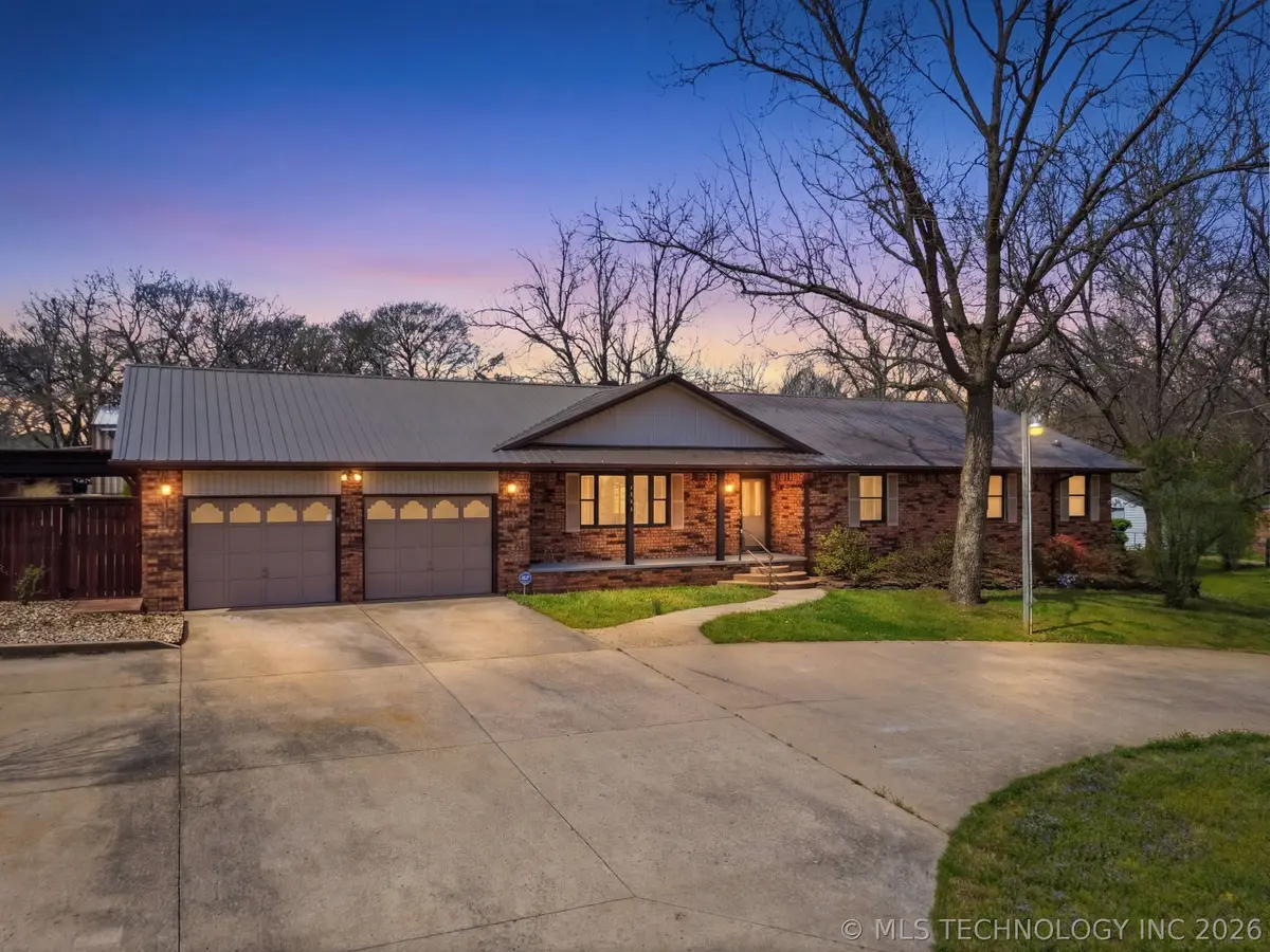 1001 N Hopi Street, Chouteau, OK 74337 - #1