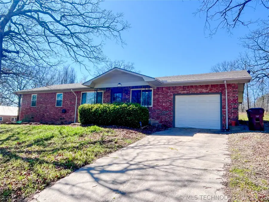 121 Gilbert Drive, Eufaula, OK 74432 - #2