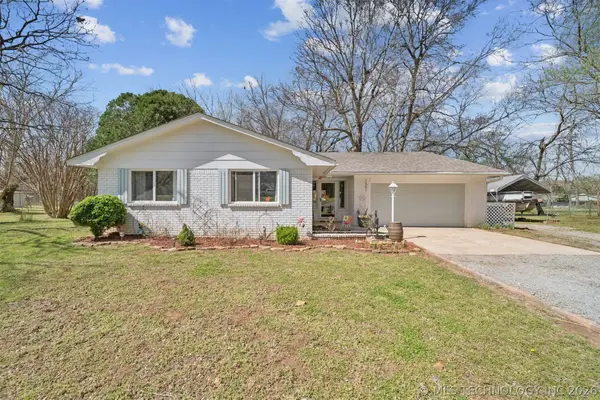 1501 N Fox Street, Chouteau, OK 74337