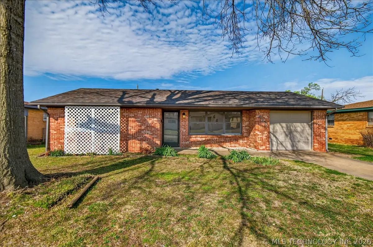 429 NE Elmhurst Avenue, Bartlesville, OK 74006 - #1