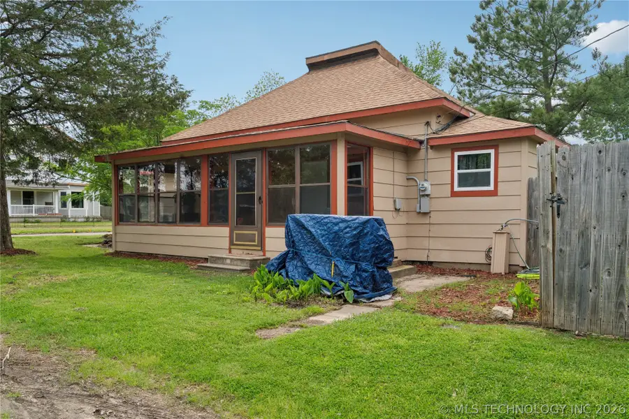 200 E Young Street, Morris, OK 74445 - #2