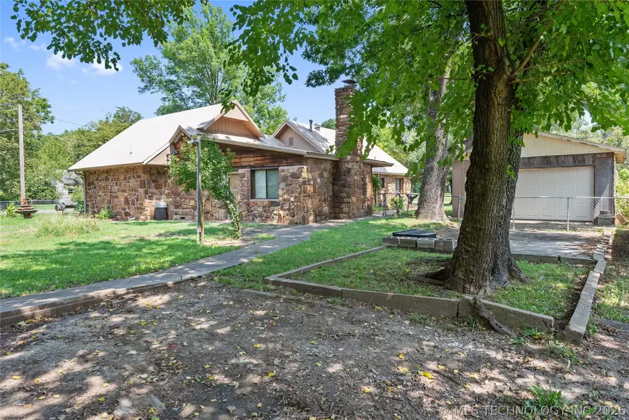 811 N State Street, Wagoner, OK 74467 - #3