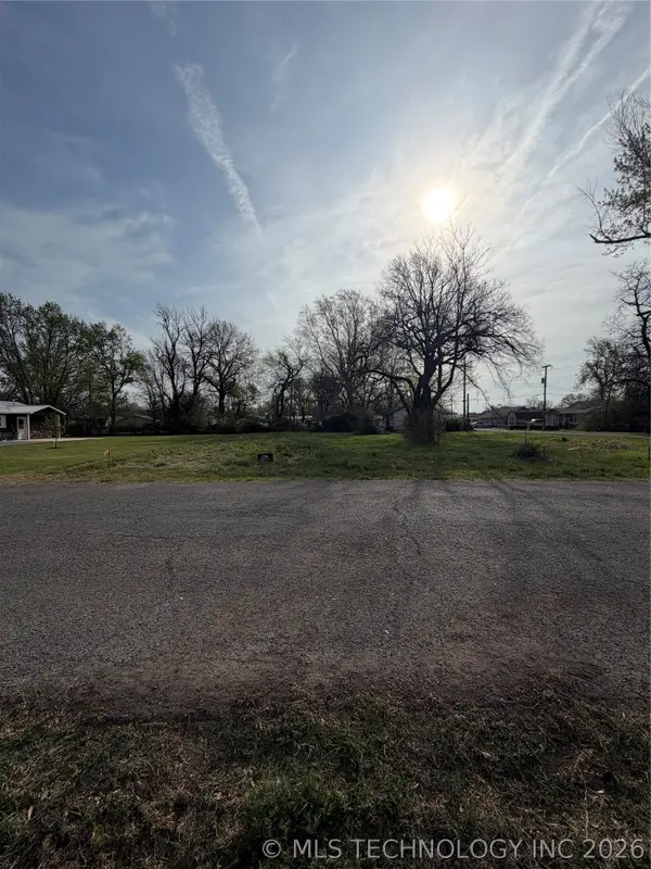 25 Pine Street, Pryor, OK 74361