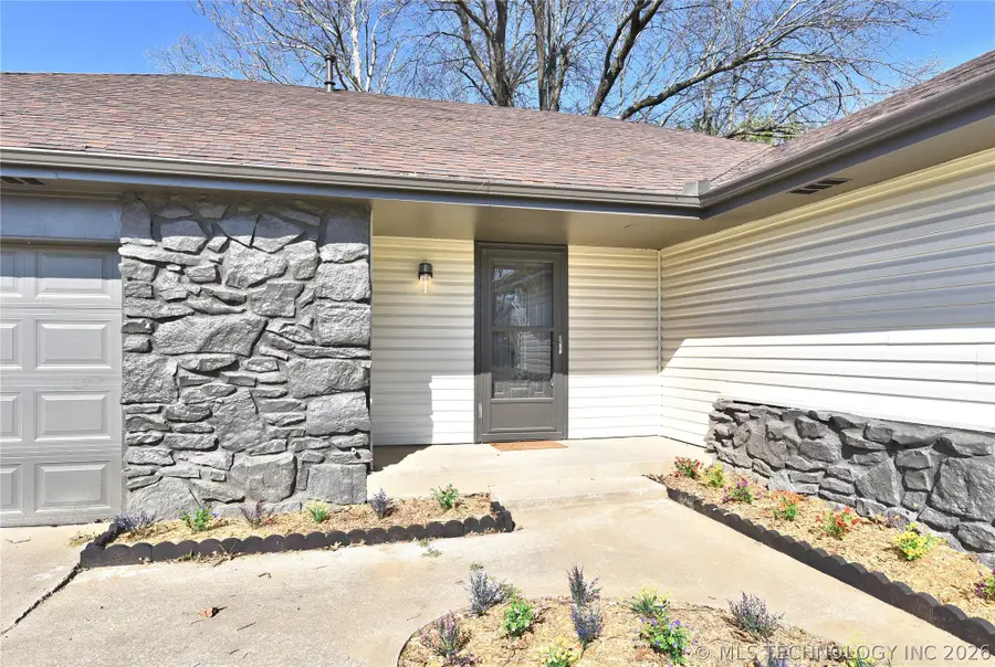 643 S Maywood Street, Claremore, OK 74017 - #3