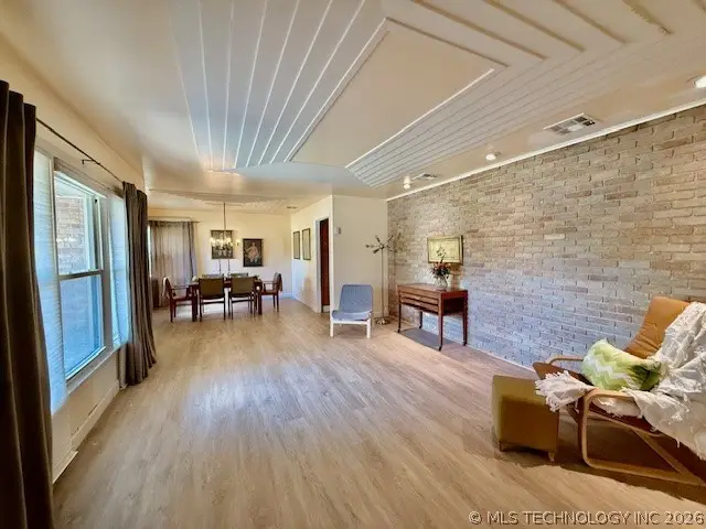 225 D Street Sw, Ardmore, OK 73401 - #2