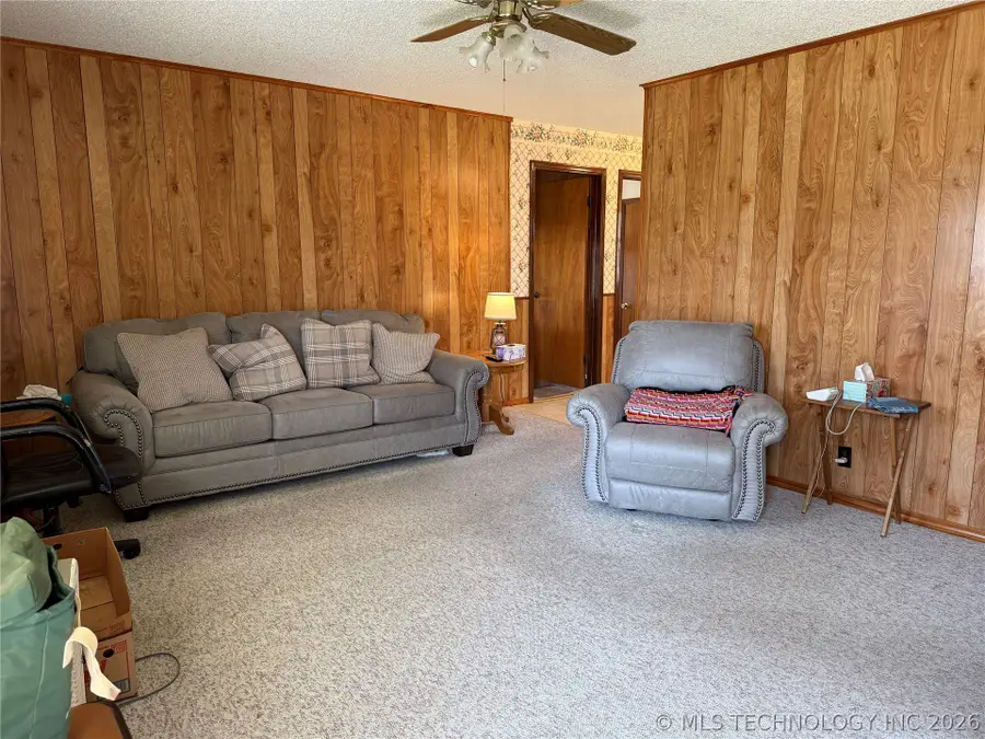 520 W Galer Avenue, Nowata, OK 74048 - #3