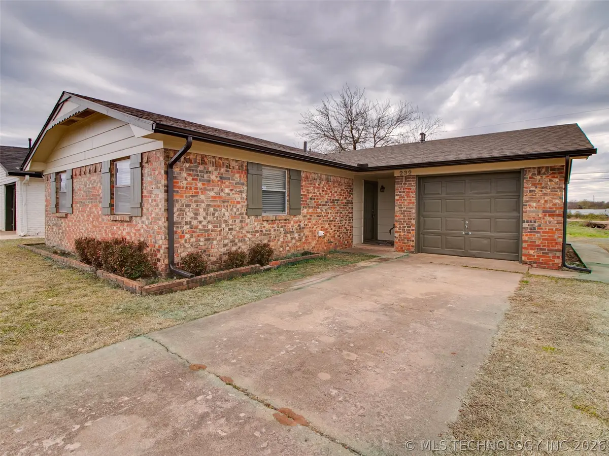 232 S 5th Avenue, Stroud, OK 74079 - #1