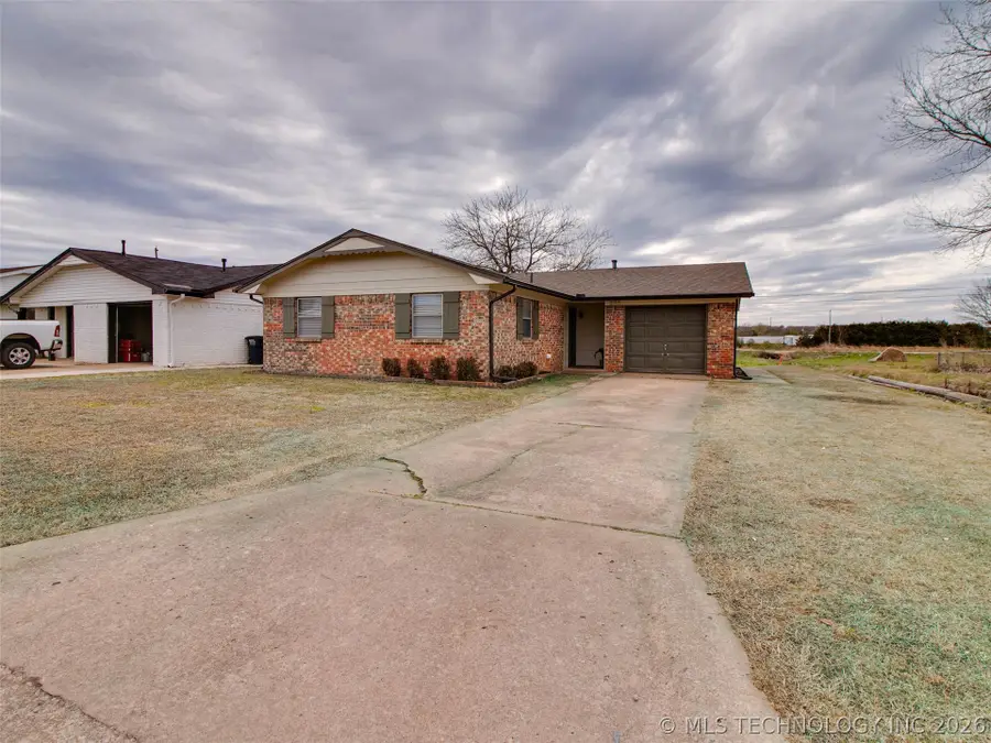 232 S 5th Avenue, Stroud, OK 74079 - #3