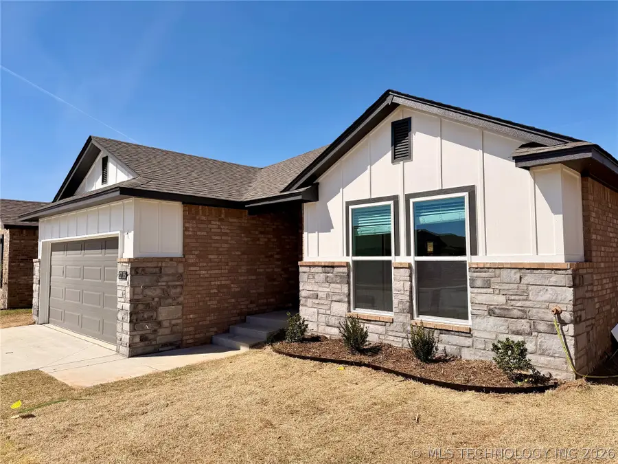 27155 E 109th Street S, Coweta, OK 74429 - #2