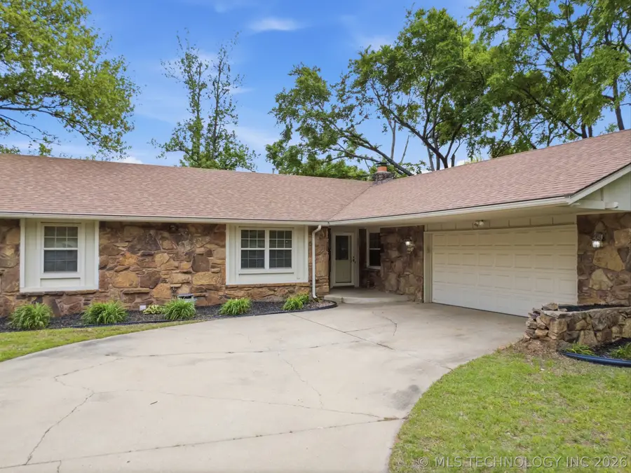 1005 E 12th Street, Claremore, OK 74017 - #3