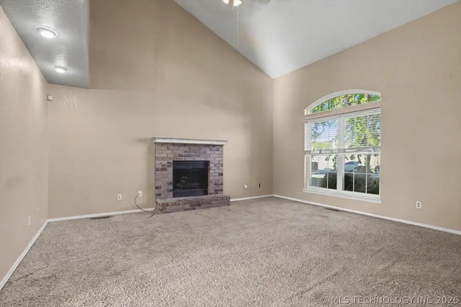 813 E Indianapolis Street, Broken Arrow, OK 74012 - #2