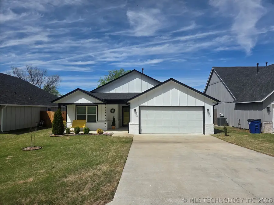 404 W Muskogee Avenue, Chouteau, OK 74337 - #2