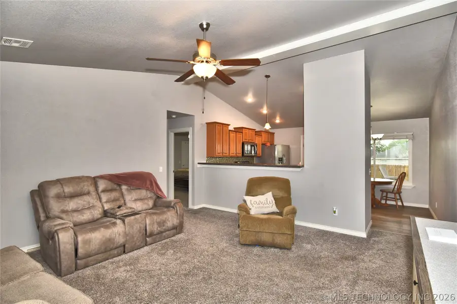 621 S Creek Street, Skiatook, OK 74070 - #2