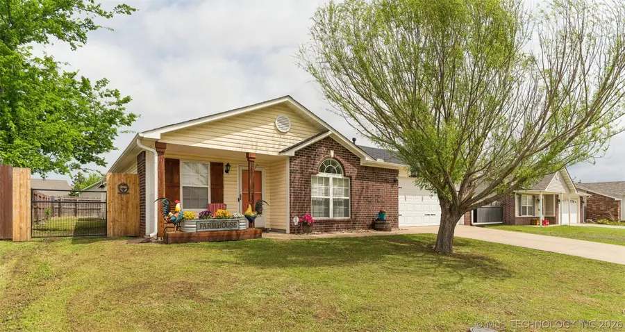 1108 W 23rd Street, Claremore, OK 74017 - #2