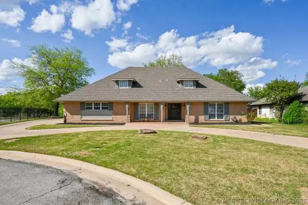 710 Meadowood Drive, Broken Arrow, OK 74011