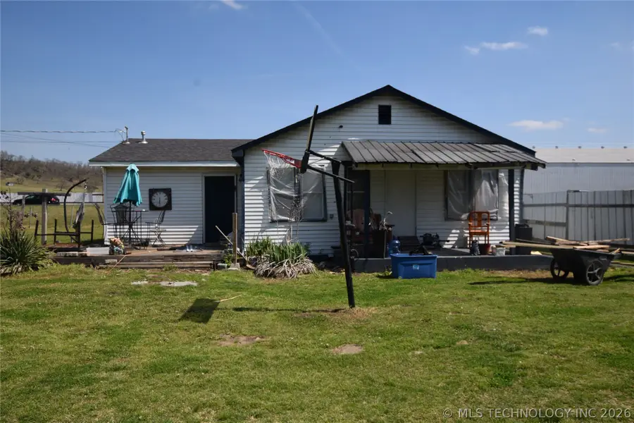 1 W Pine Street, Stilwell, OK 74960 - #2