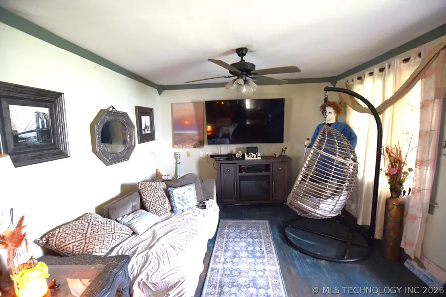 1 W Pine Street, Stilwell, OK 74960 - #3