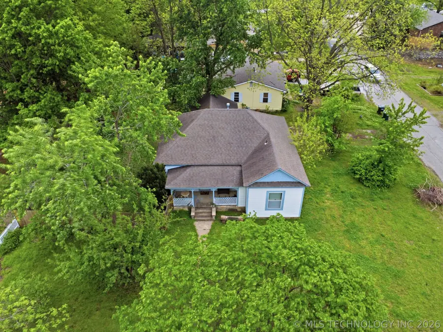602 N Muskogee Avenue, Claremore, OK 74017 - #3
