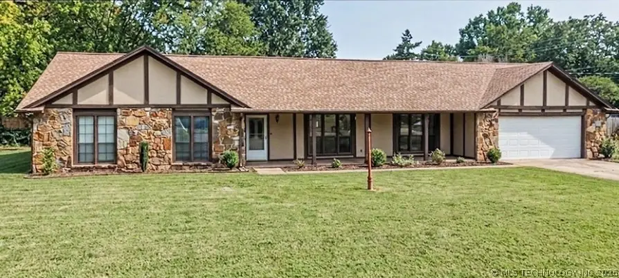 602 S Powell Avenue, Wagoner, OK 74467 - #1