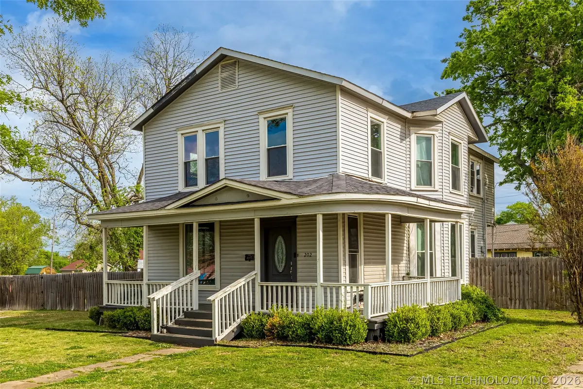 202 W 4th Street, Claremore, OK 74017 - #1