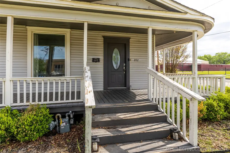 202 W 4th Street, Claremore, OK 74017 - #3