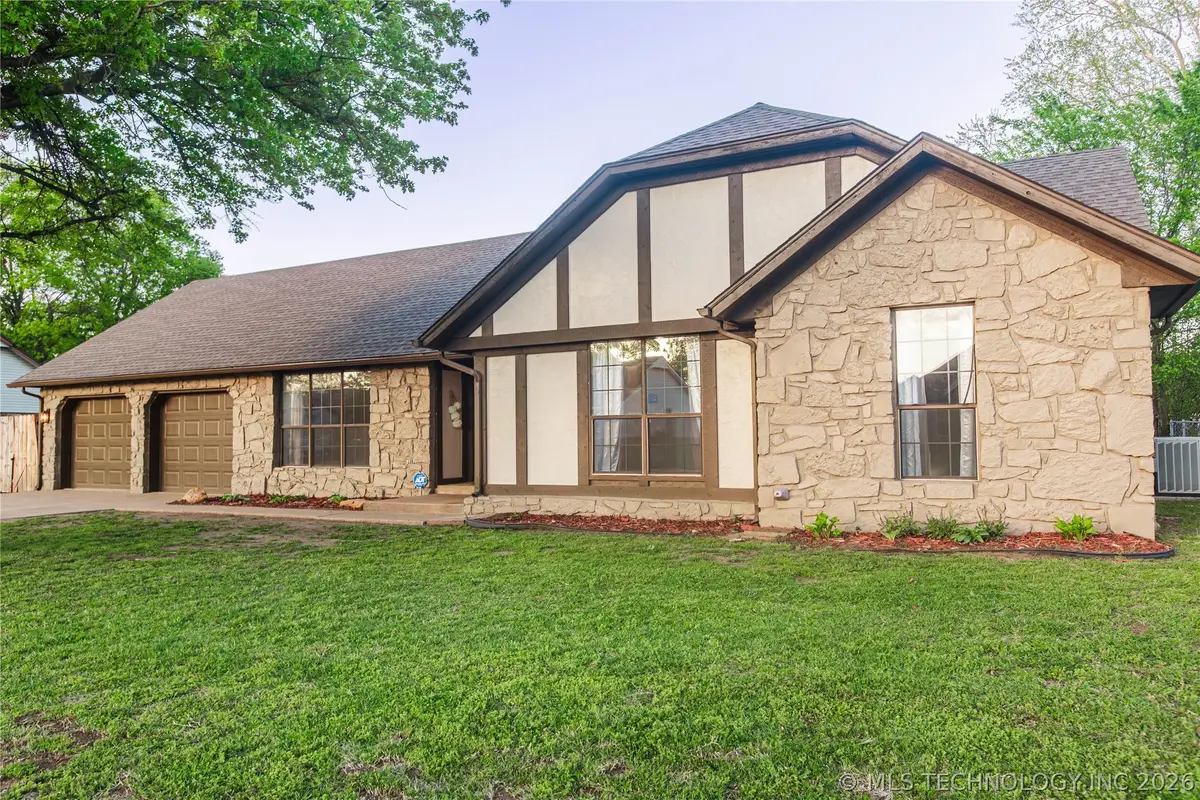 2422 S Maywood Drive, Claremore, OK 74017 - #1