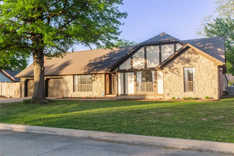 2422 S Maywood Drive, Claremore, OK 74017 - #3