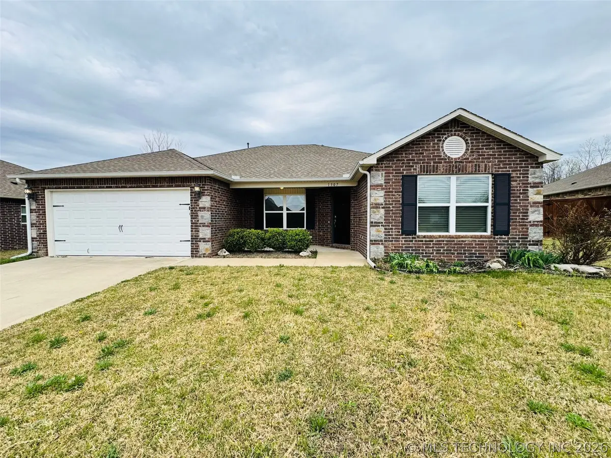 1307 W Missouri Avenue, Claremore, OK 74019 - #1