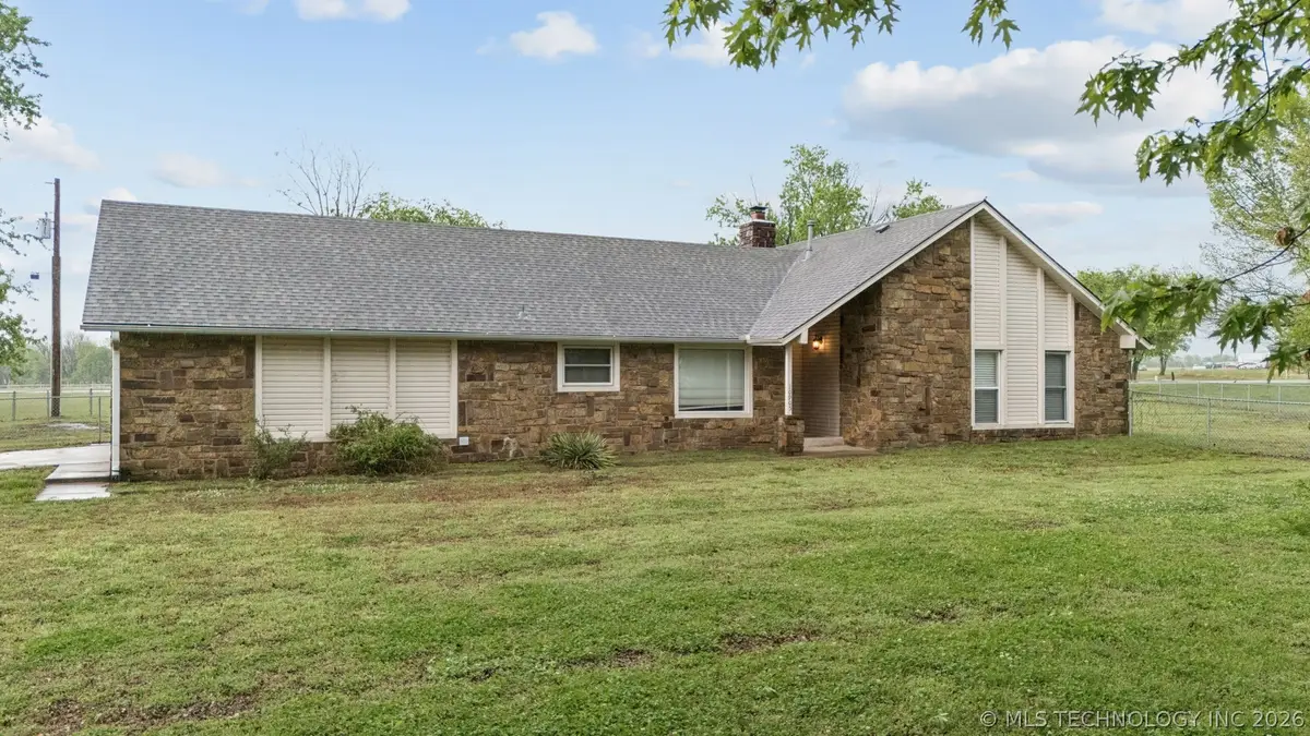 10905 E Canyon Oaks Circle, Claremore, OK 74017 - #1