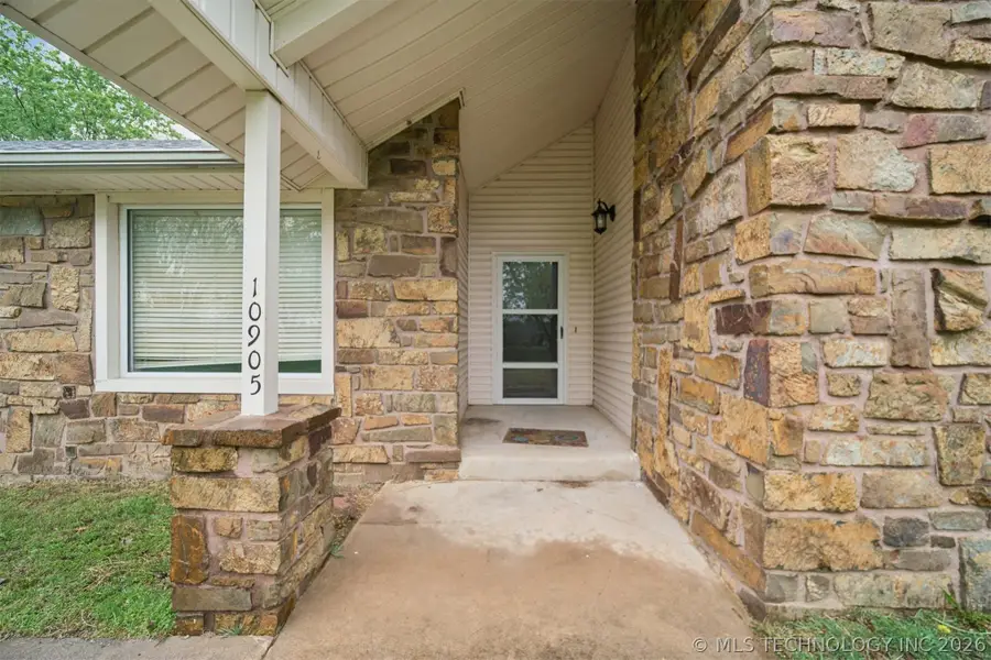 10905 E Canyon Oaks Circle, Claremore, OK 74017 - #2