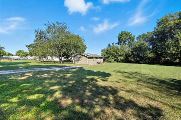 63176 E 282 Road, Grove, OK 74344