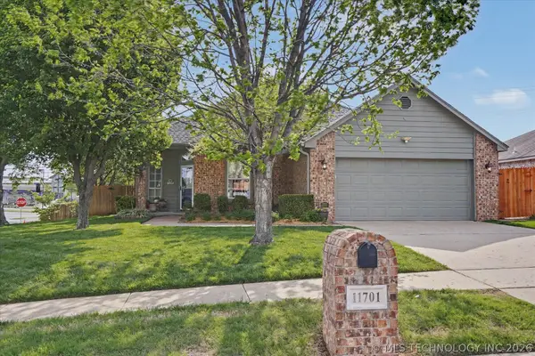 11701 S Forest Court, Jenks, OK 74037