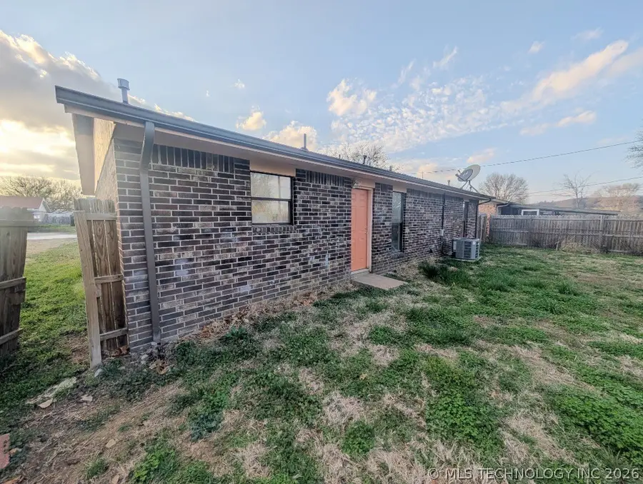 522 Highland Drive, Bartlesville, OK 74003 - #2