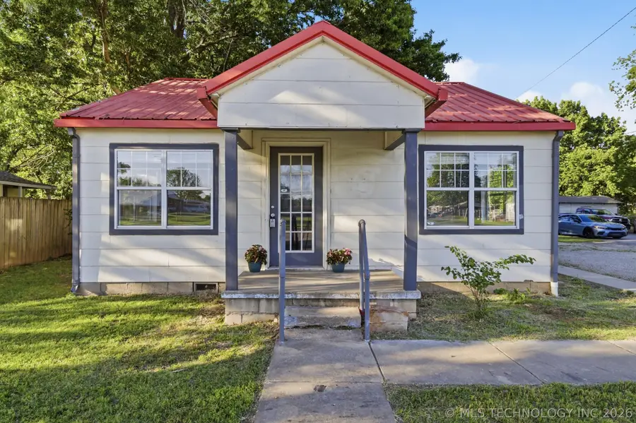 320 E Gentry Avenue, Checotah, OK 74426 - #2