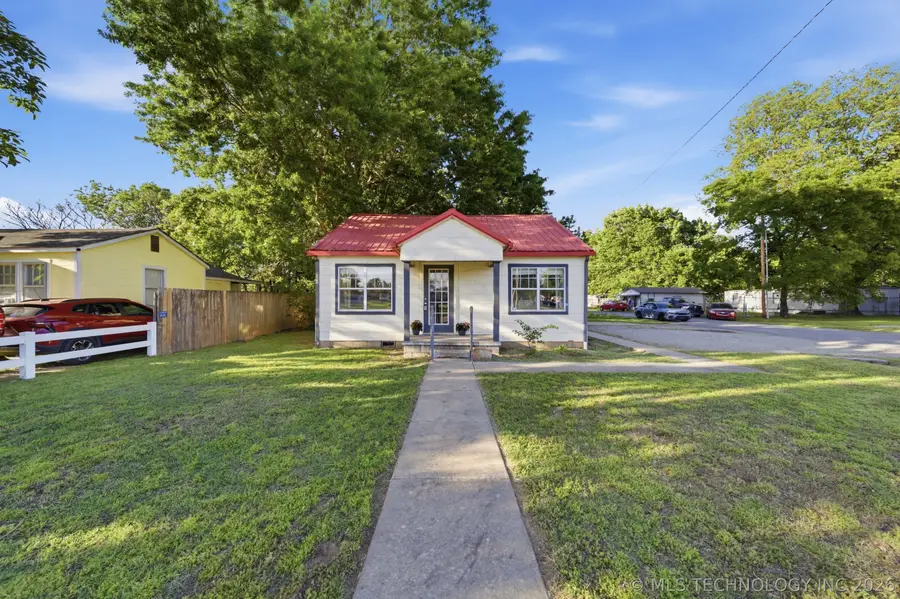 320 E Gentry Avenue, Checotah, OK 74426 - #3