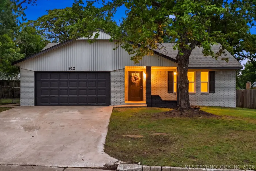 912 E Teresa Avenue, Sapulpa, OK 74066 - #2