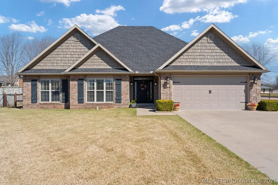 903 E 10th Street, Grove, OK 74344 - #2