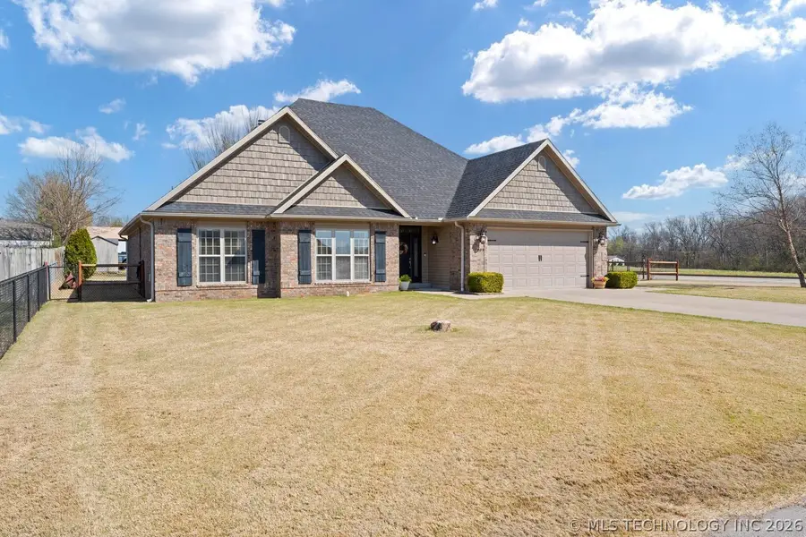 903 E 10th Street, Grove, OK 74344 - #3