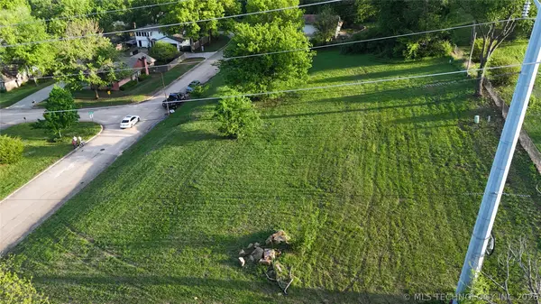 Maplewood Drive, Claremore, OK 74017