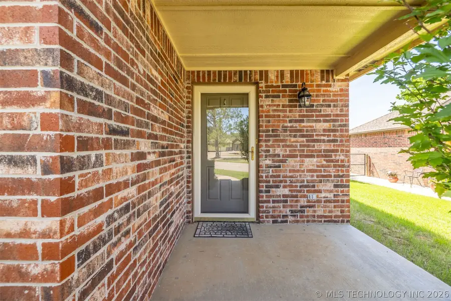 566 S 22nd Place, Collinsville, OK 74021 - #3