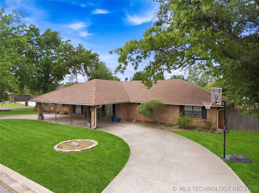 1613 S Colonial Circle, Sallisaw, OK 74955 - #3