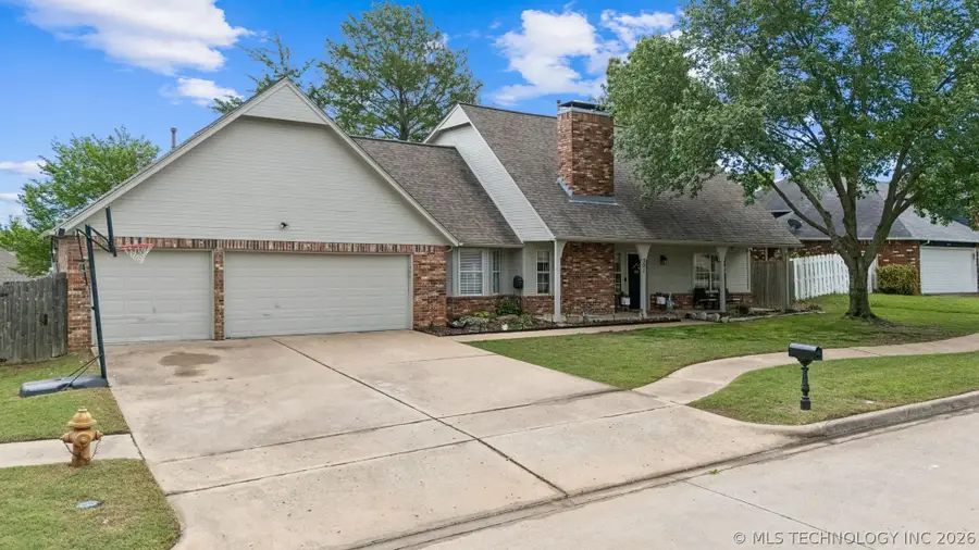301 S 62nd Street, Broken Arrow, OK 74014 - #2